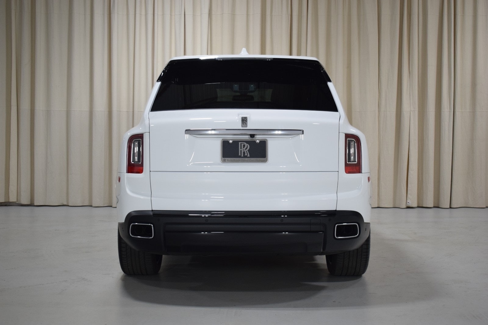 Thumbnail: 2023 Rolls-Royce Cullinan - 11