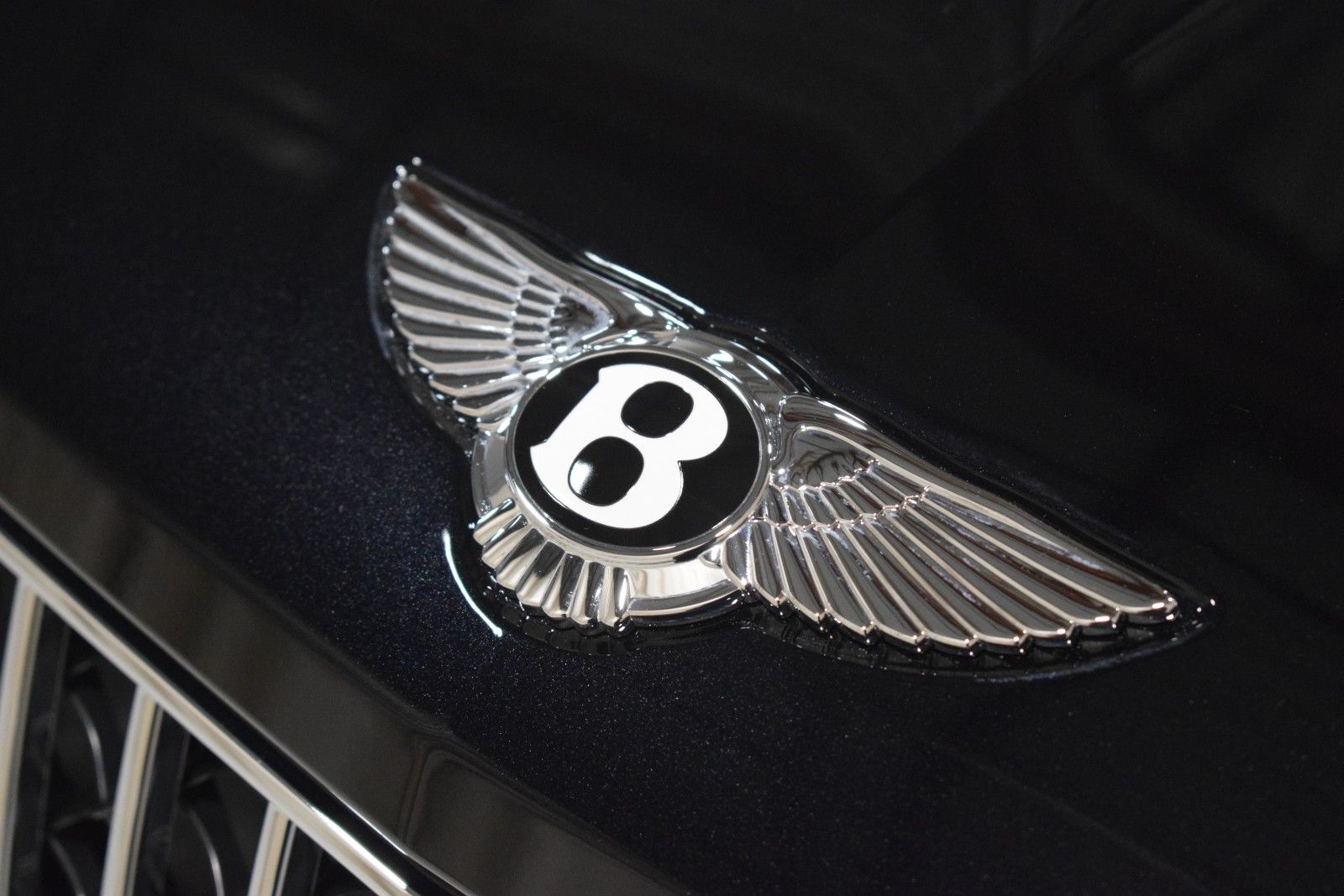 Thumbnail: 2025 Bentley Bentayga - 9