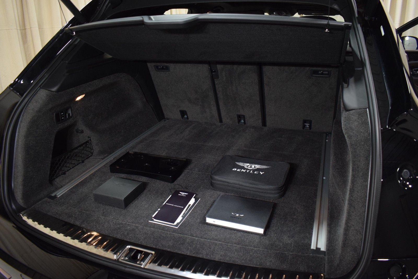 Thumbnail: 2025 Bentley Bentayga - 42