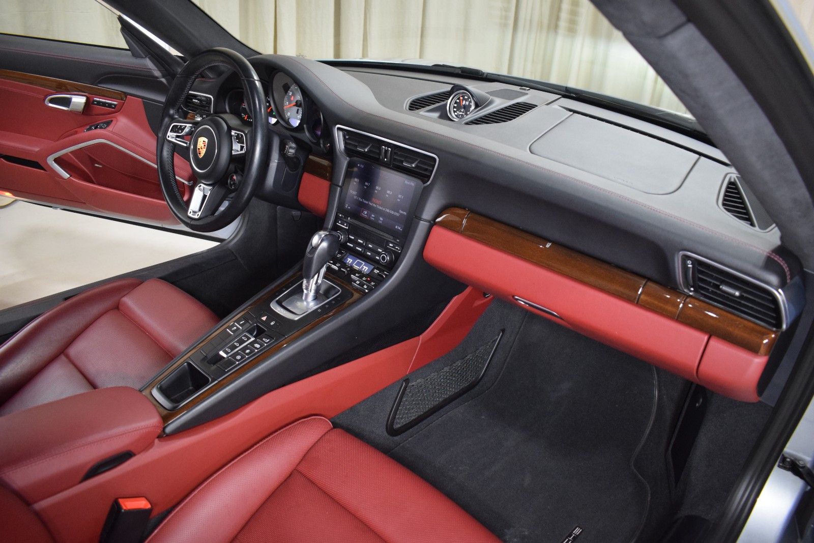 Thumbnail: 2017 Porsche 911 - 22