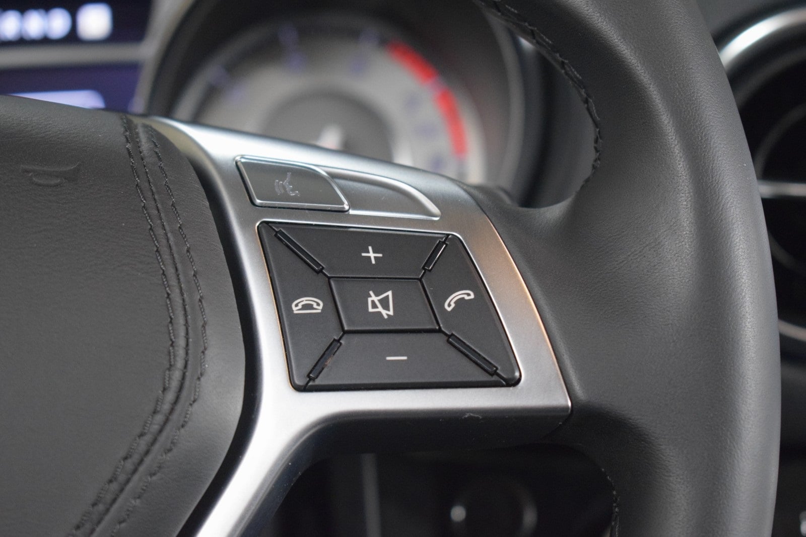 Thumbnail: 2013 Mercedes-Benz SL-Class - 27