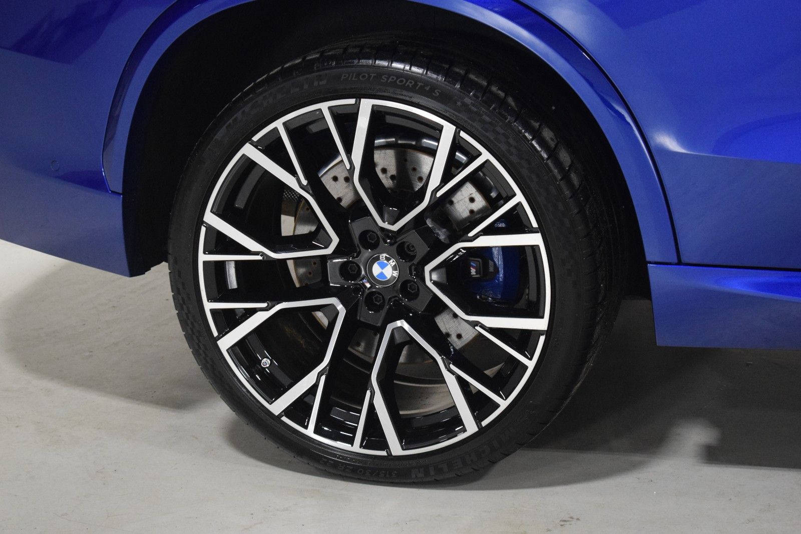 Thumbnail: 2025 BMW X5 - 16