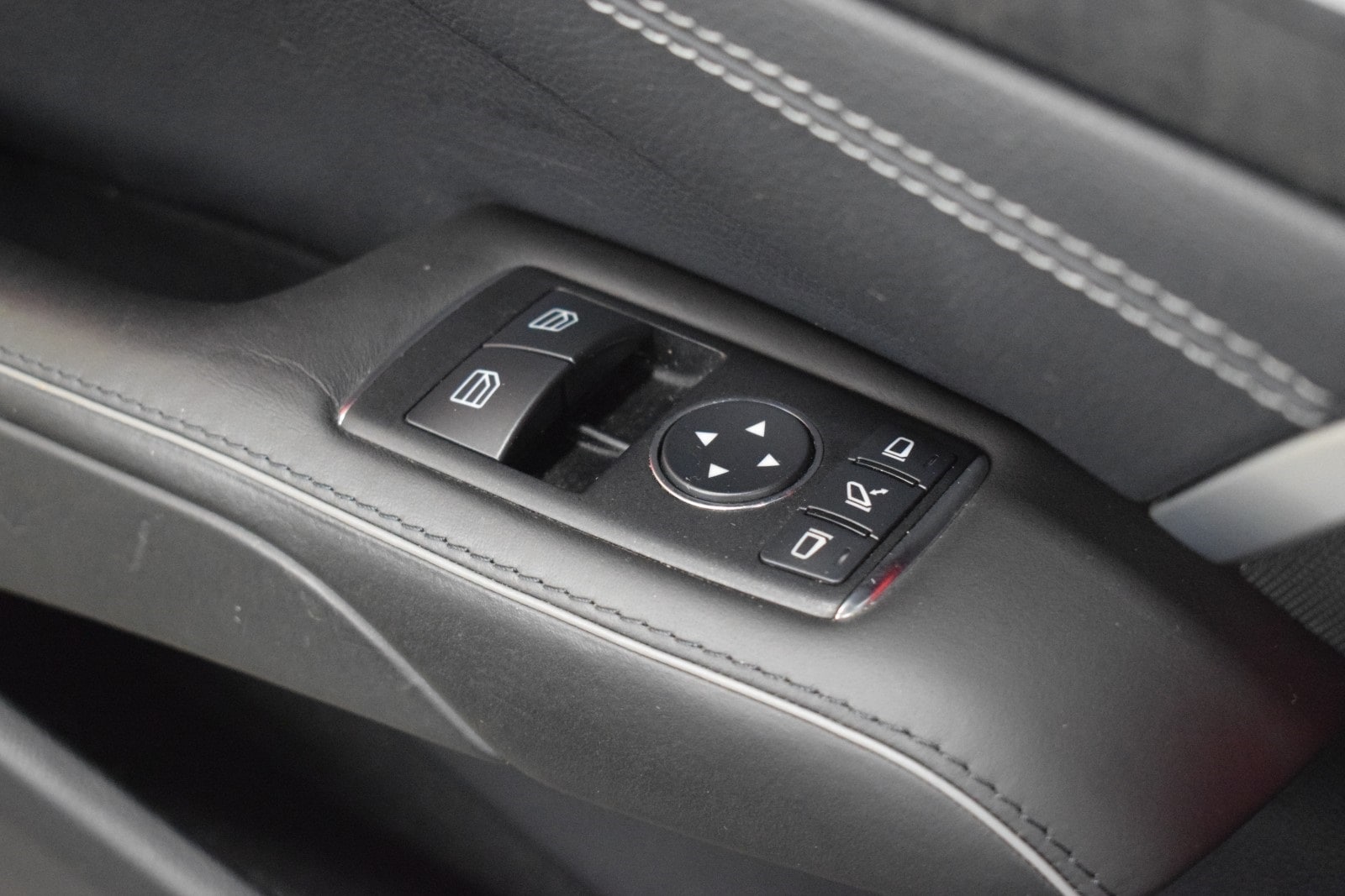 Thumbnail: 2013 Mercedes-Benz SL-Class - 42