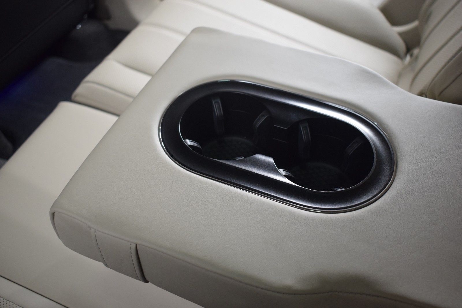 Thumbnail: 2025 Bentley Bentayga - 23