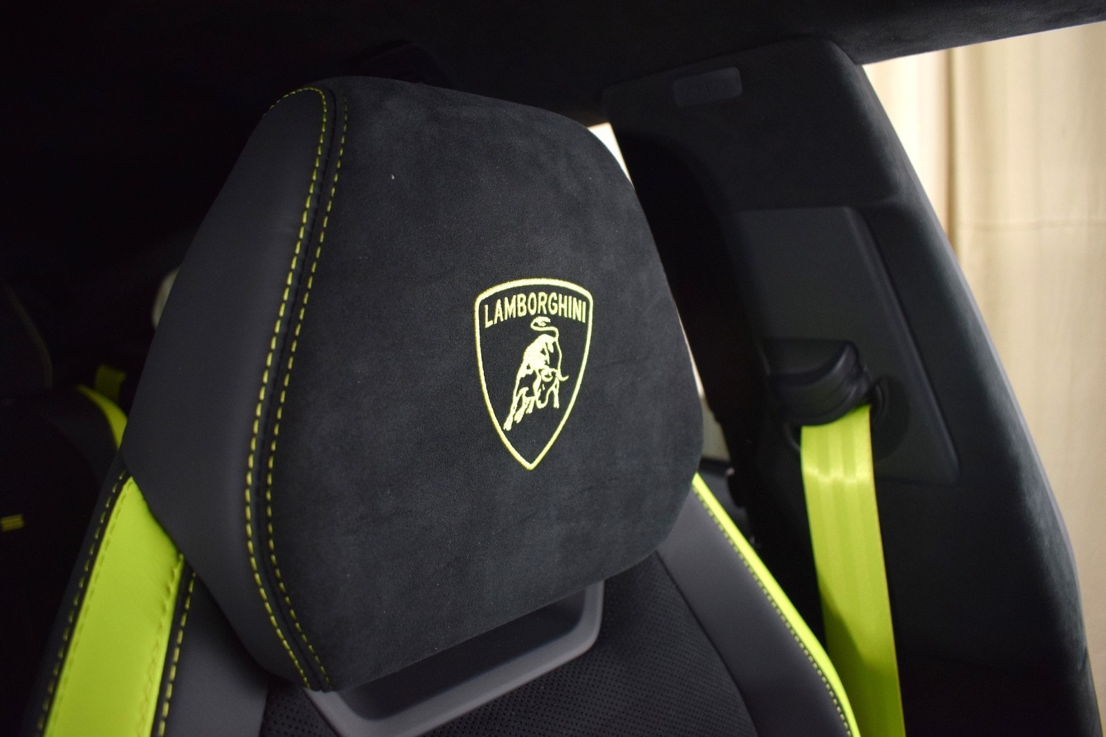 Thumbnail: 2023 Lamborghini Urus - 36