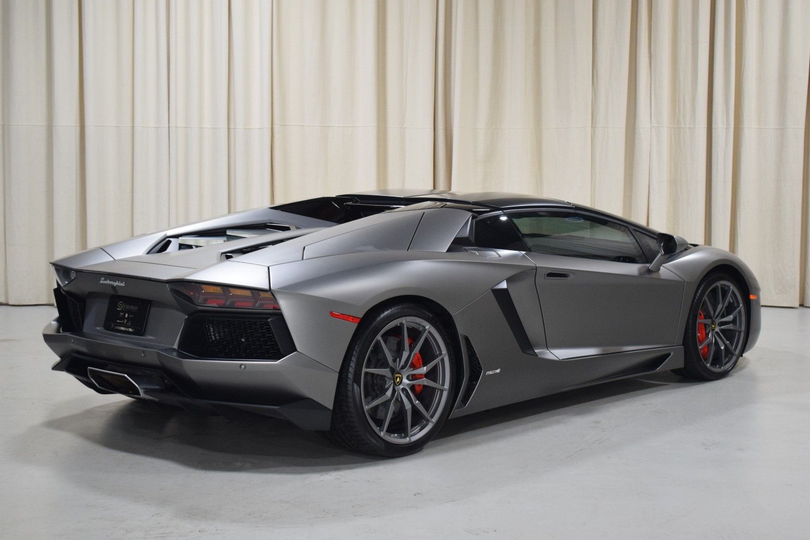 Thumbnail: 2016 Lamborghini Aventador - 10