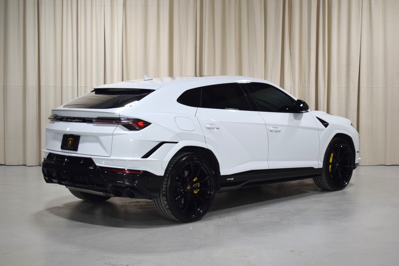 Thumbnail: 2024 Lamborghini Urus - 10