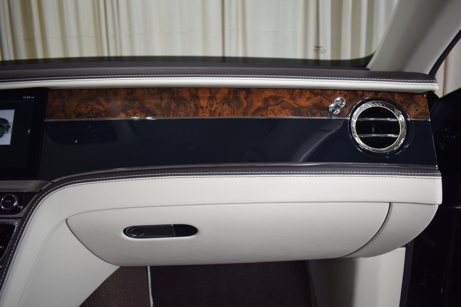 Thumbnail: 2020 Bentley Flying Spur - 25