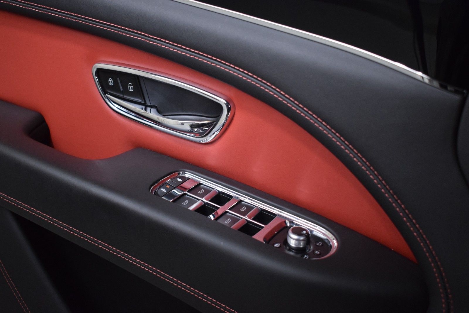 Thumbnail: 2022 Bentley Bentayga - 40