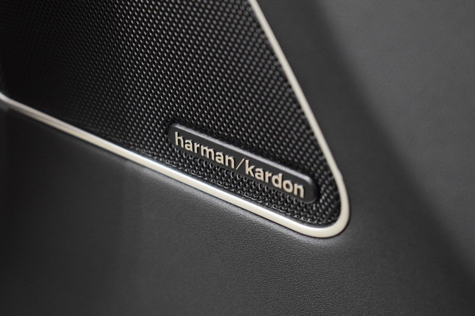 Thumbnail: 2022 Maserati Levante - 40