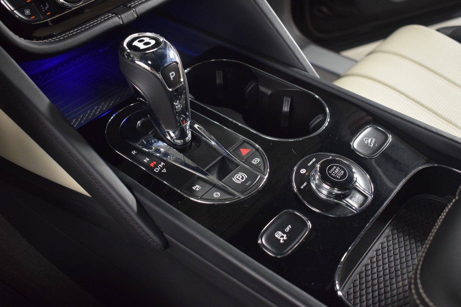 Thumbnail: 2024 Bentley Bentayga - 33