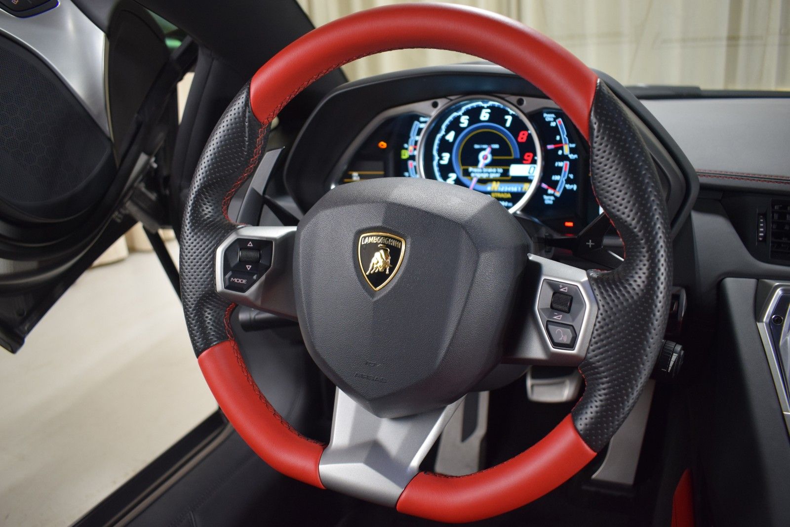 Thumbnail: 2016 Lamborghini Aventador - 25