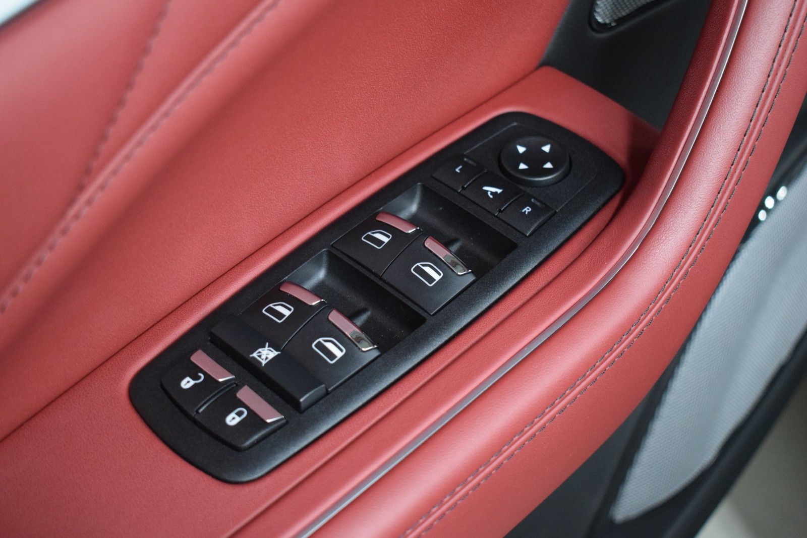 Thumbnail: 2022 Maserati Levante - 38