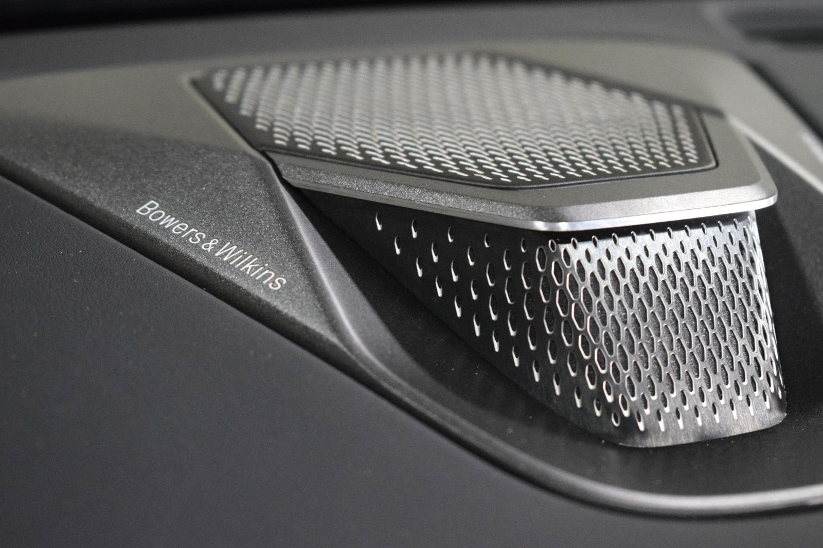 Thumbnail: 2025 Aston Martin Vanquish - 28