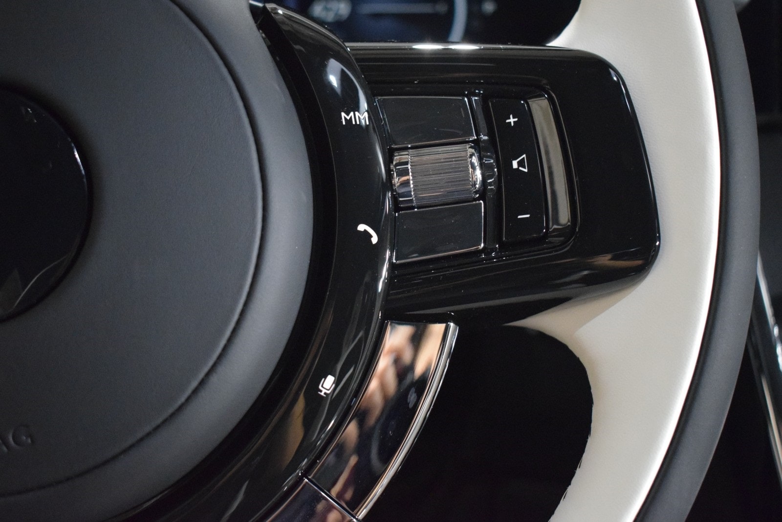 Thumbnail: 2026 Rolls-Royce Cullinan - 31