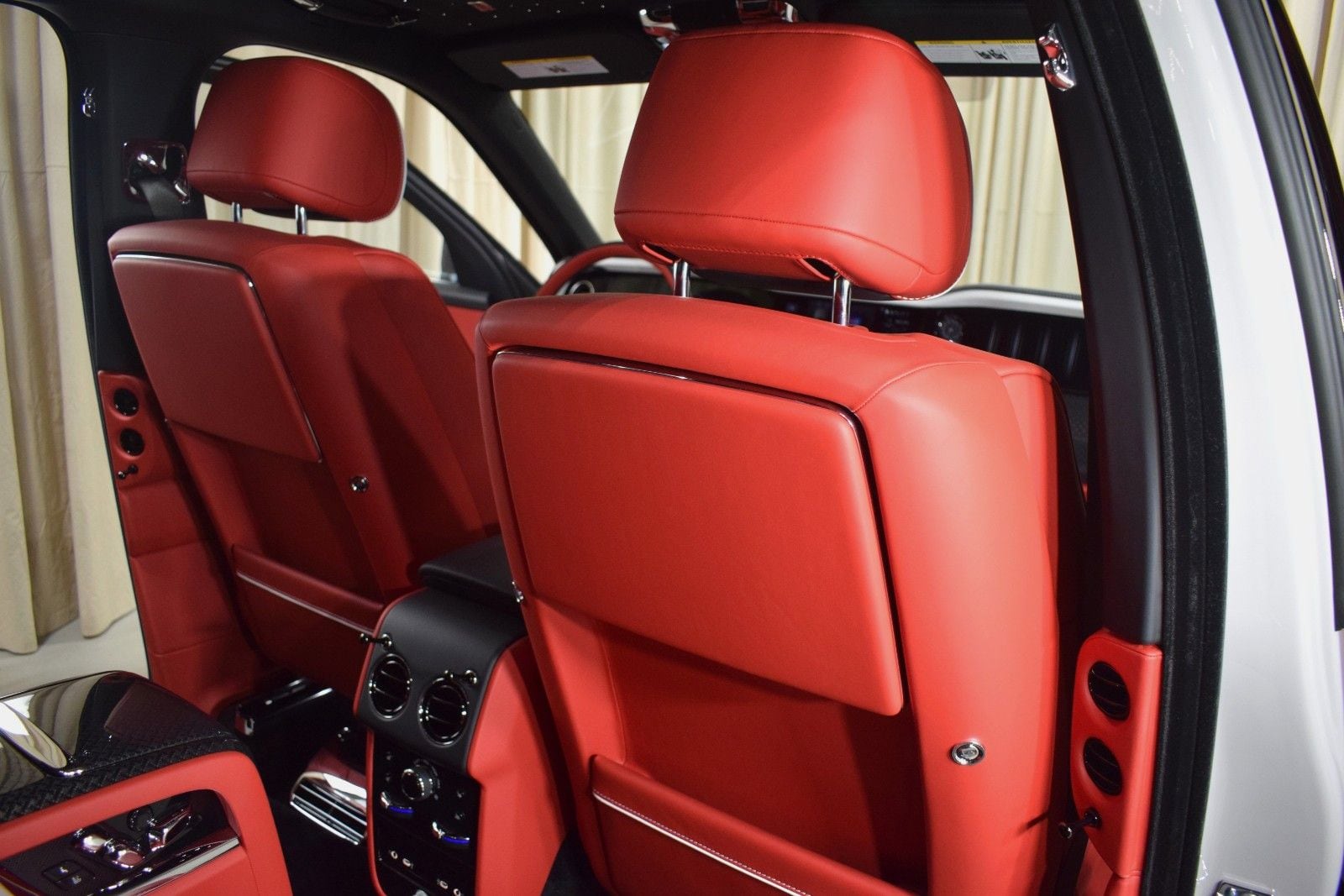 2026 Rolls-Royce Cullinan Black Badge - Photo 19