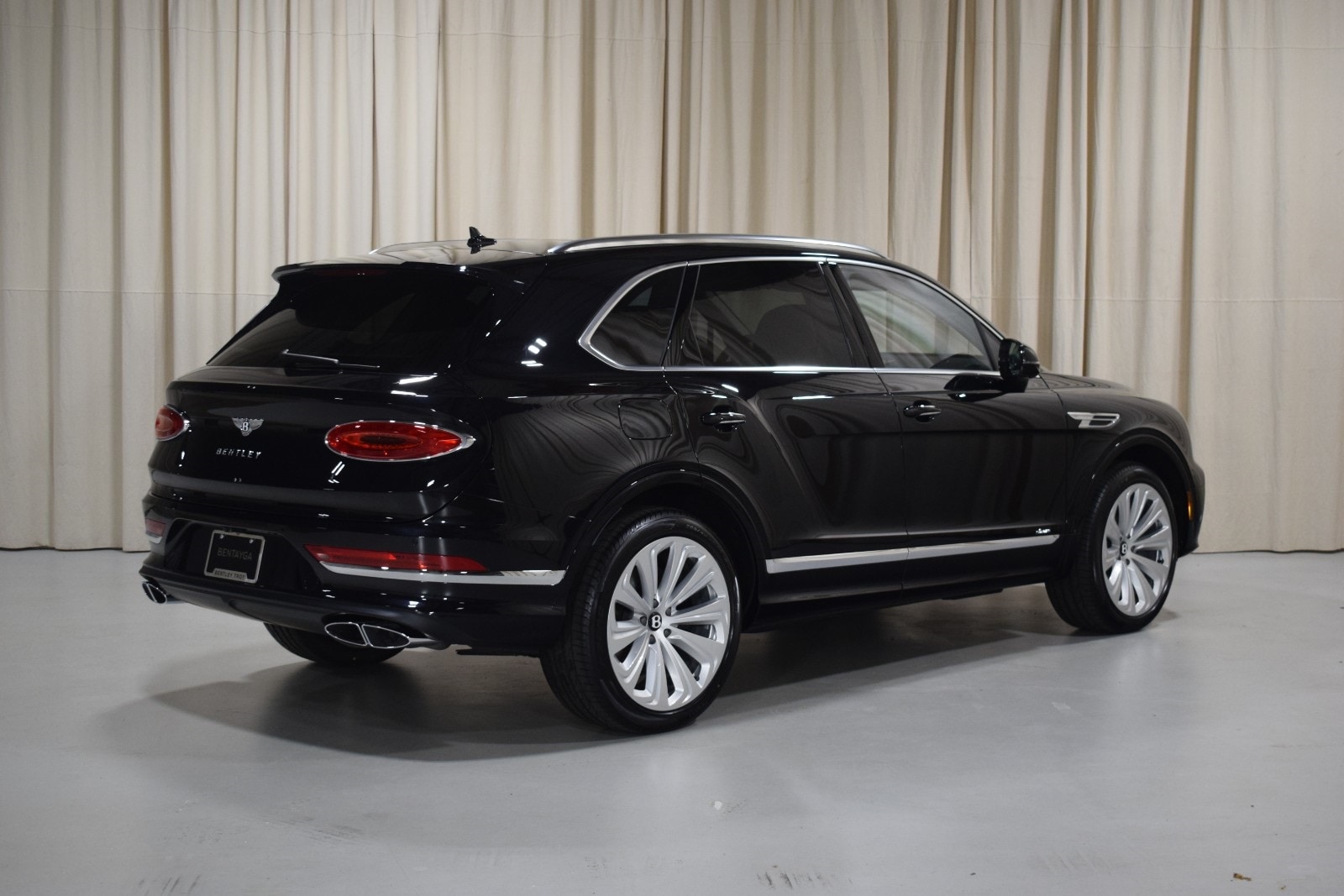 Thumbnail: 2025 Bentley Bentayga - 3