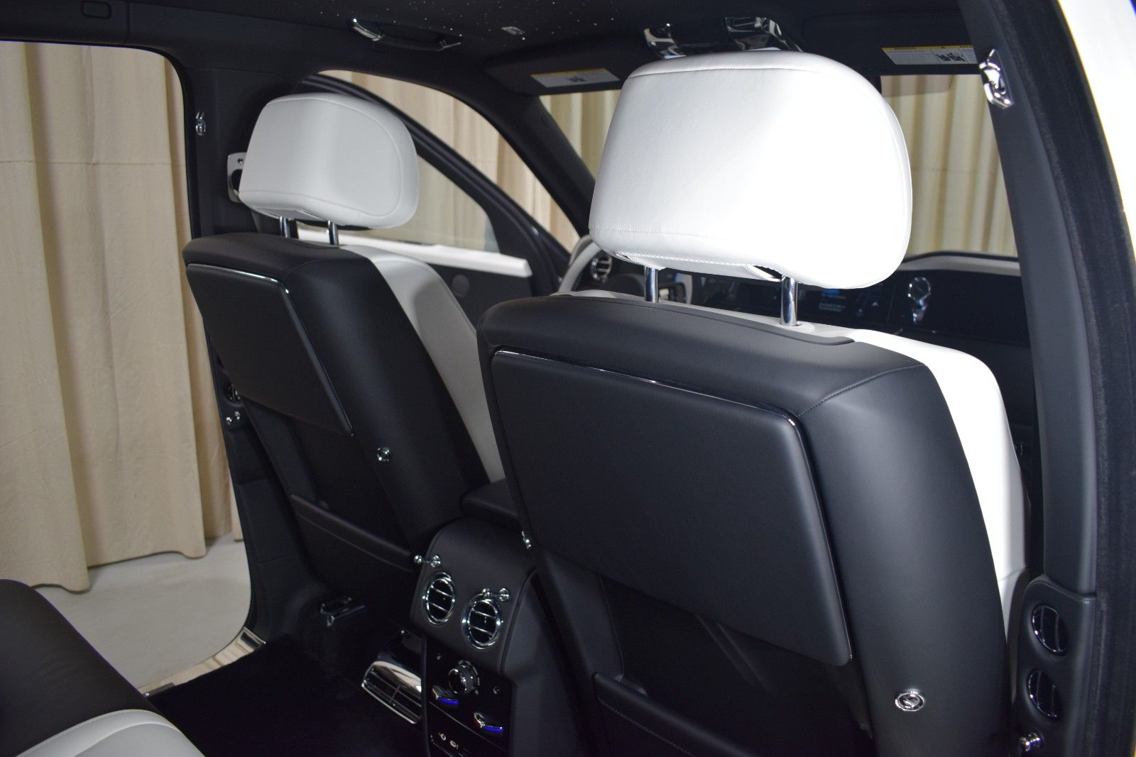 Thumbnail: 2026 Rolls-Royce Cullinan - 20