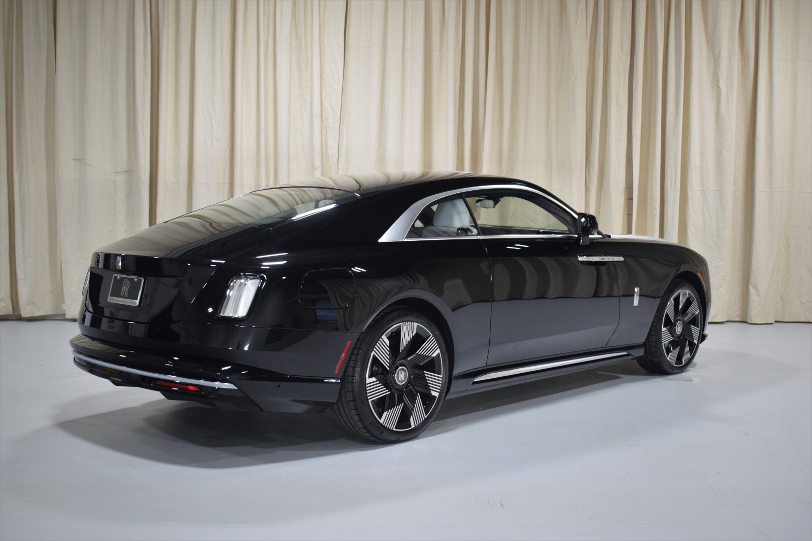 2024 Rolls Royce Spectre photo 2