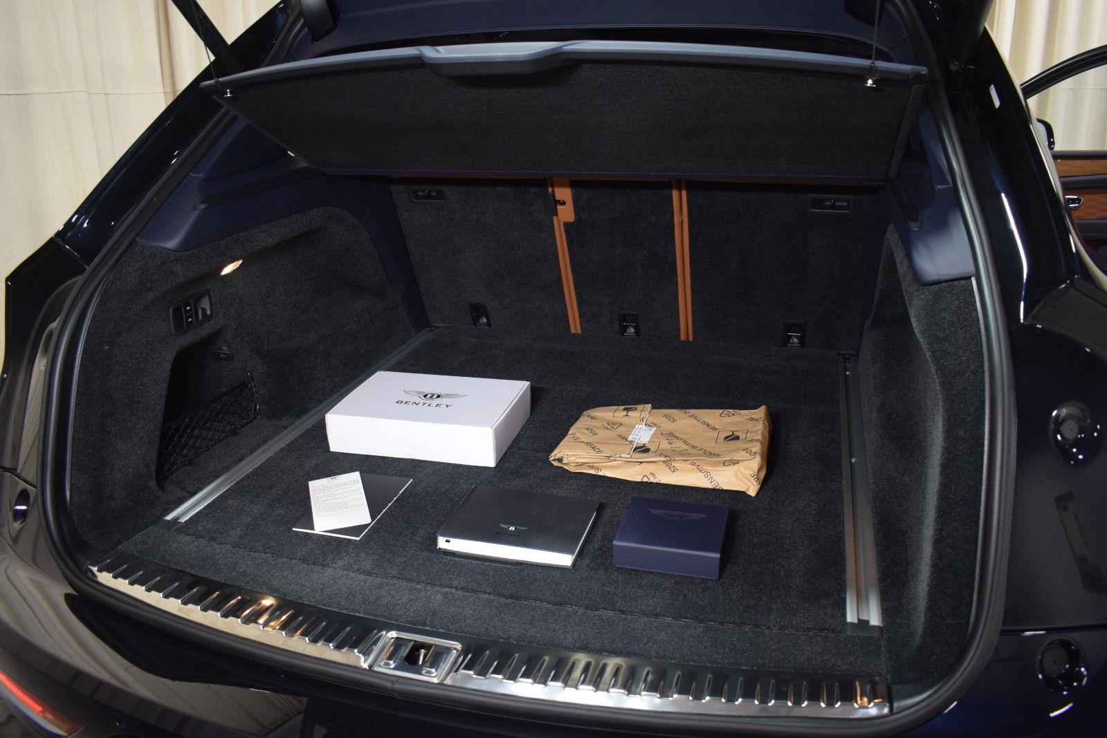 Thumbnail: 2026 Bentley Bentayga - 45