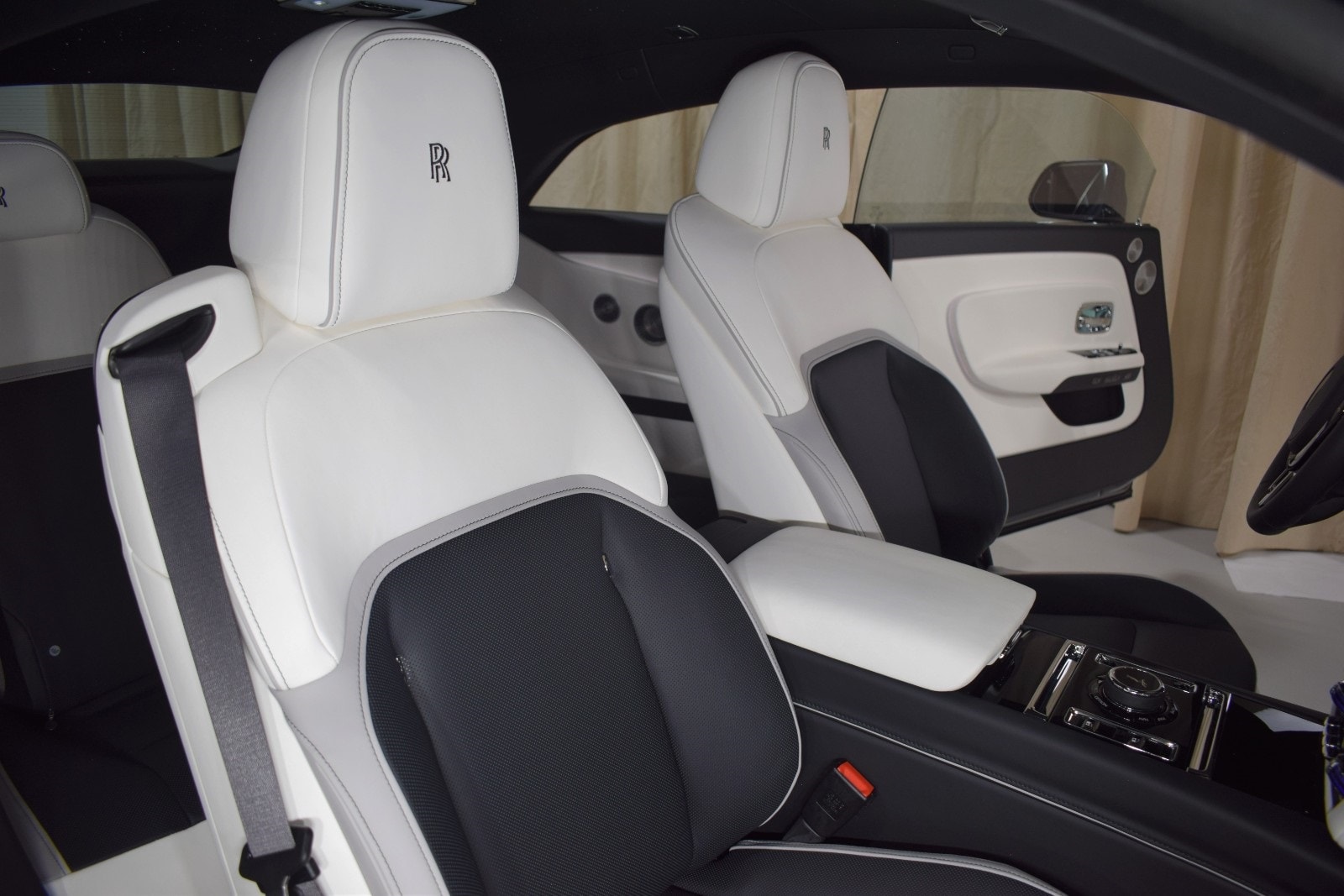 Thumbnail: 2024 Rolls-Royce Spectre - 24