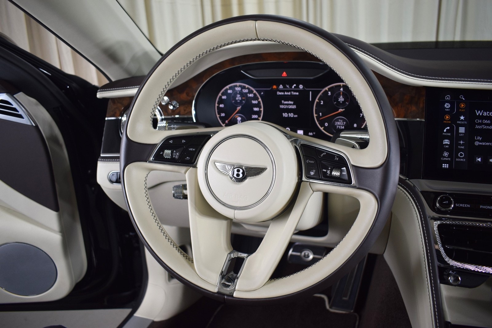 Thumbnail: 2020 Bentley Flying Spur - 26