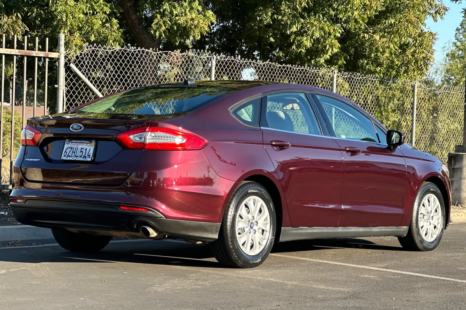 2013 Ford Fusion S photo 2