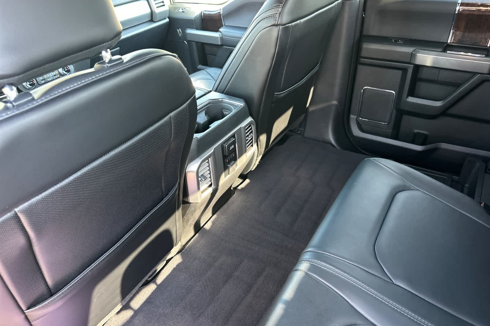2017 Ford F-250 Platinum photo 4