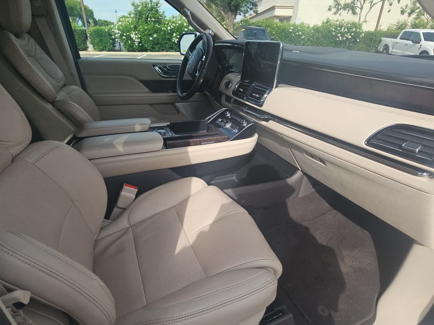 Thumbnail: 2020 Lincoln Navigator - 14