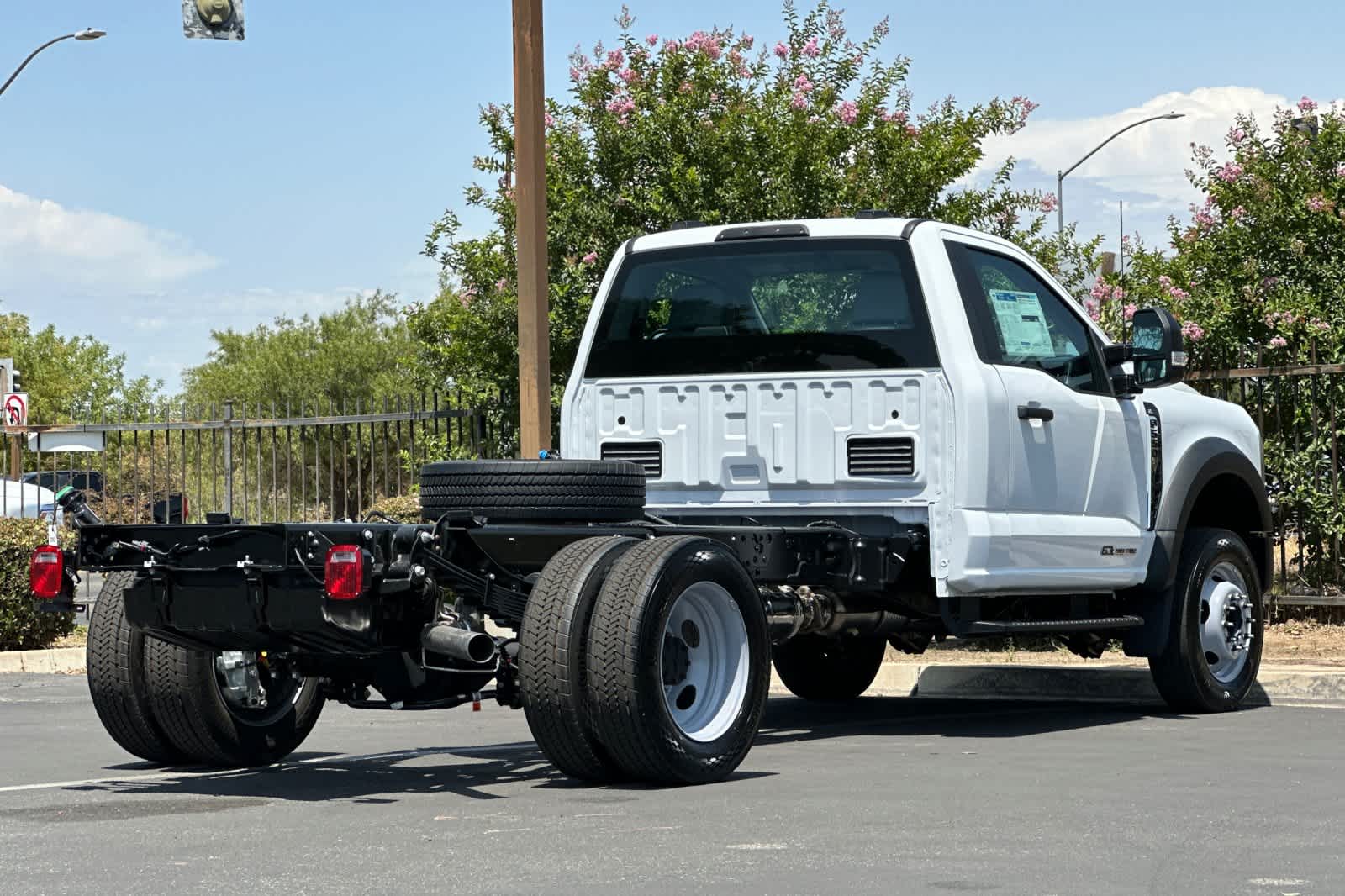 2025 Ford F-550 XL photo 2