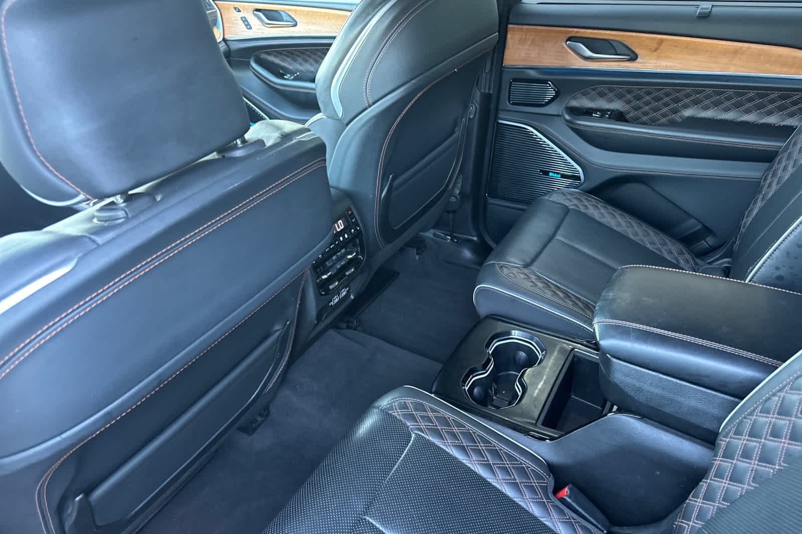2021 Jeep Grand Cherokee L Summit photo 3
