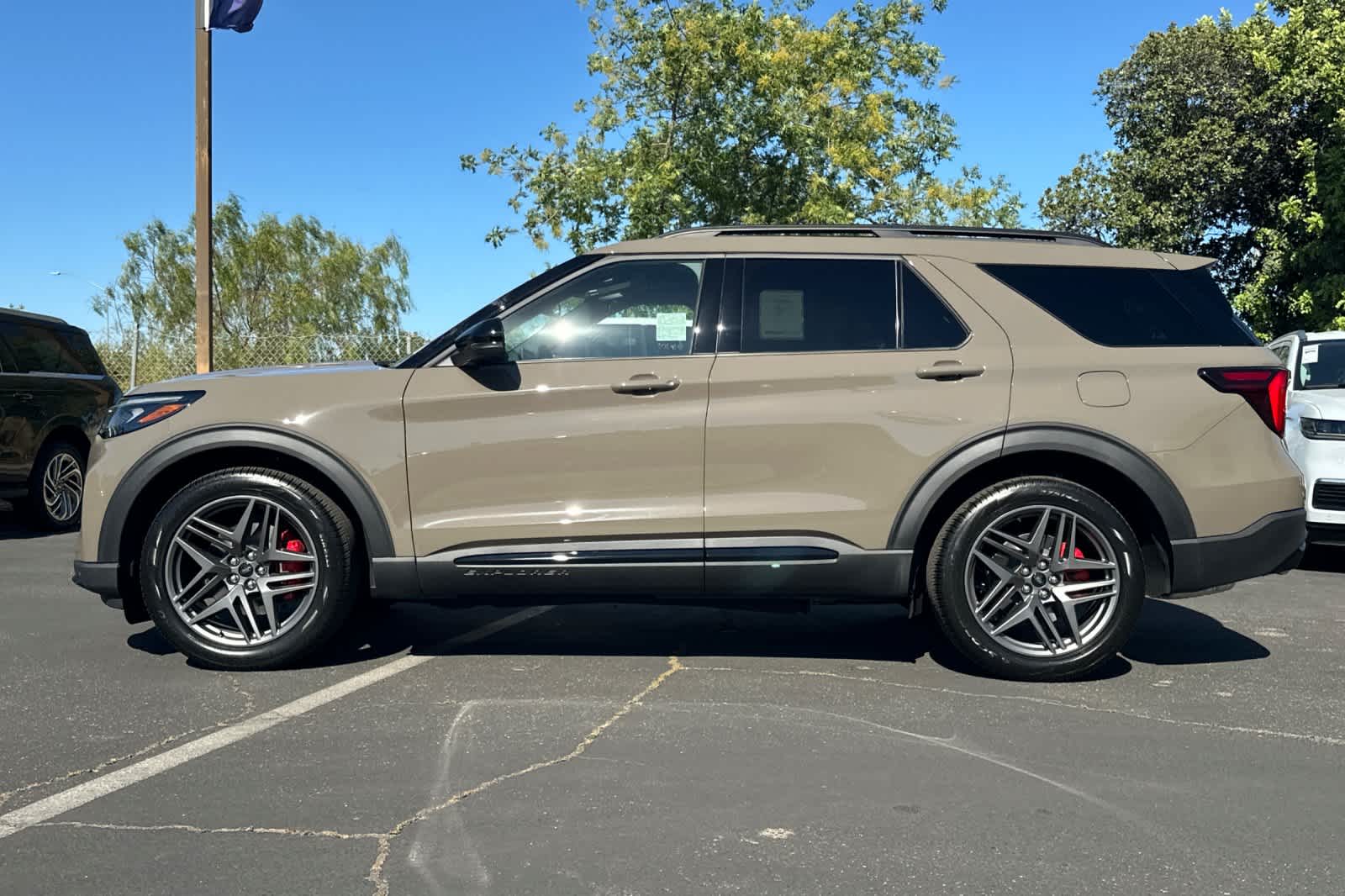 Thumbnail: 2026 Ford Explorer - 5