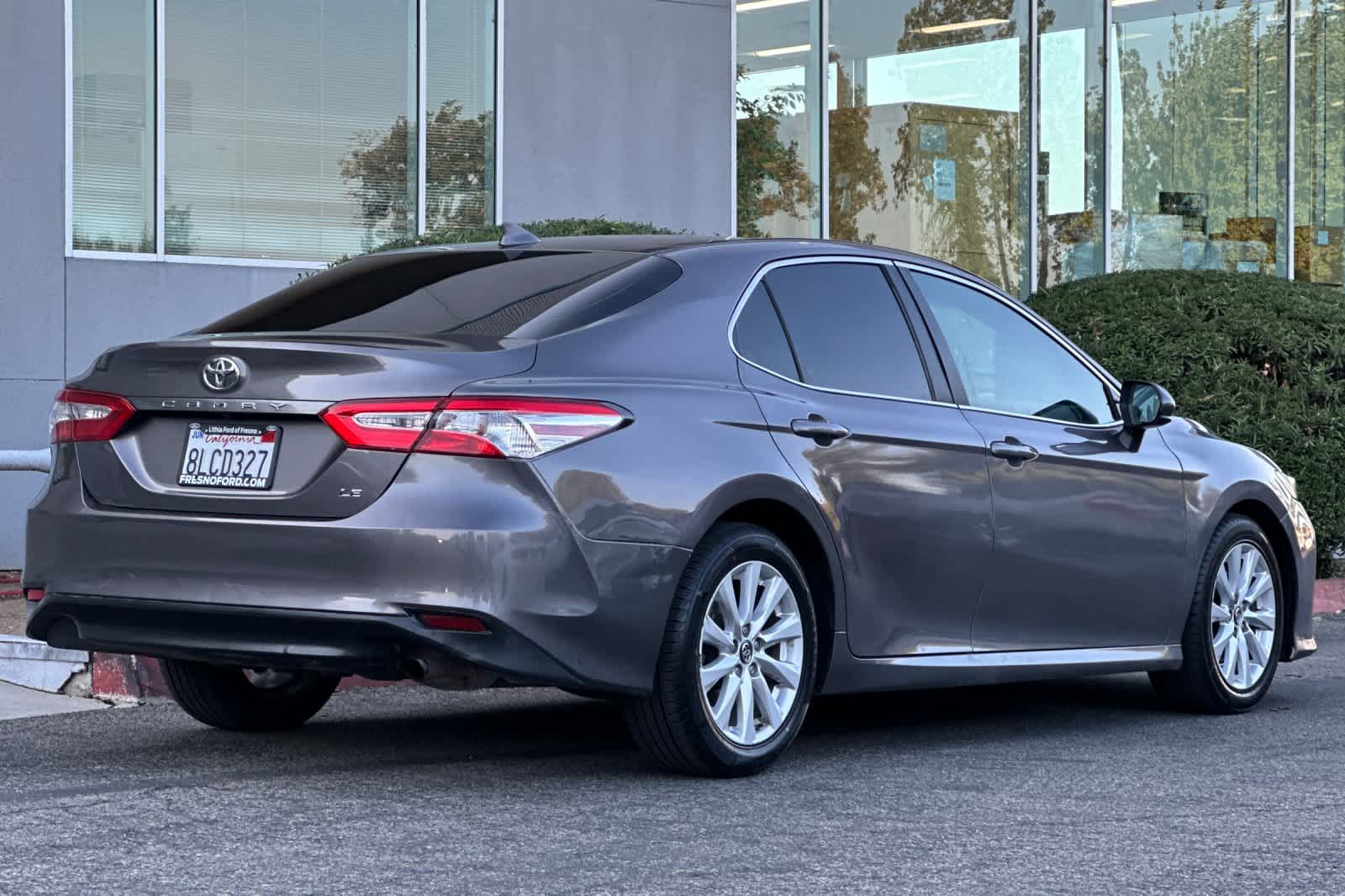 2019 Toyota Camry SE XLE photo 2