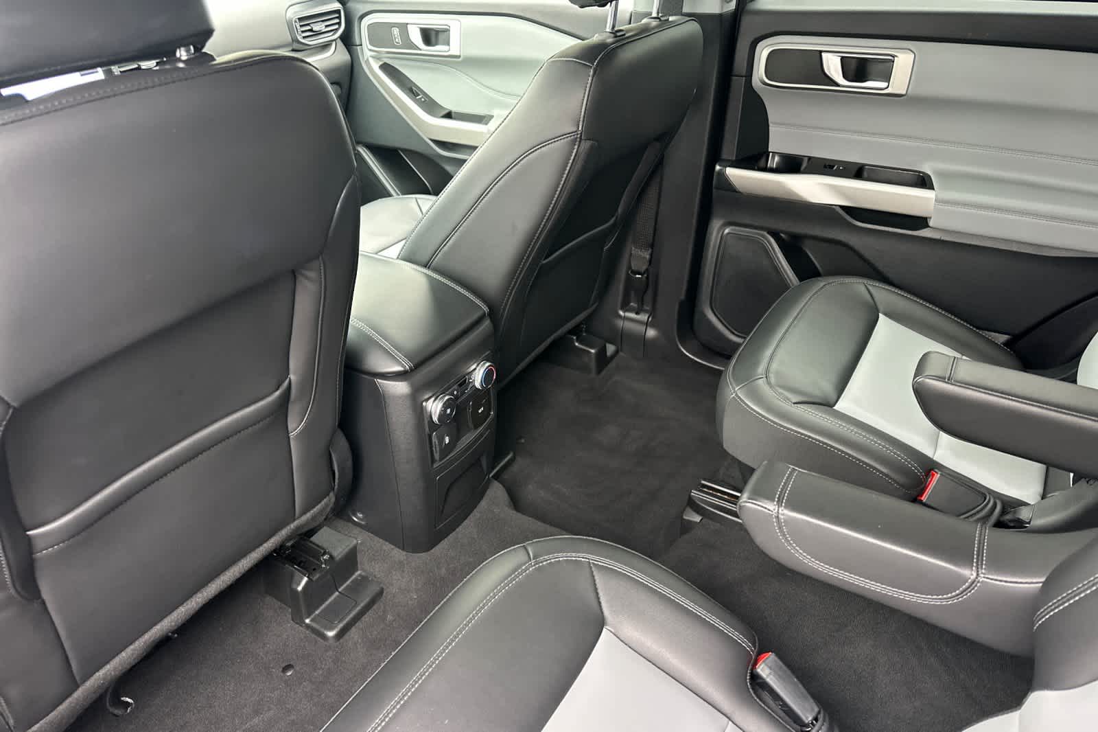 2022 Ford Explorer XLT photo 4