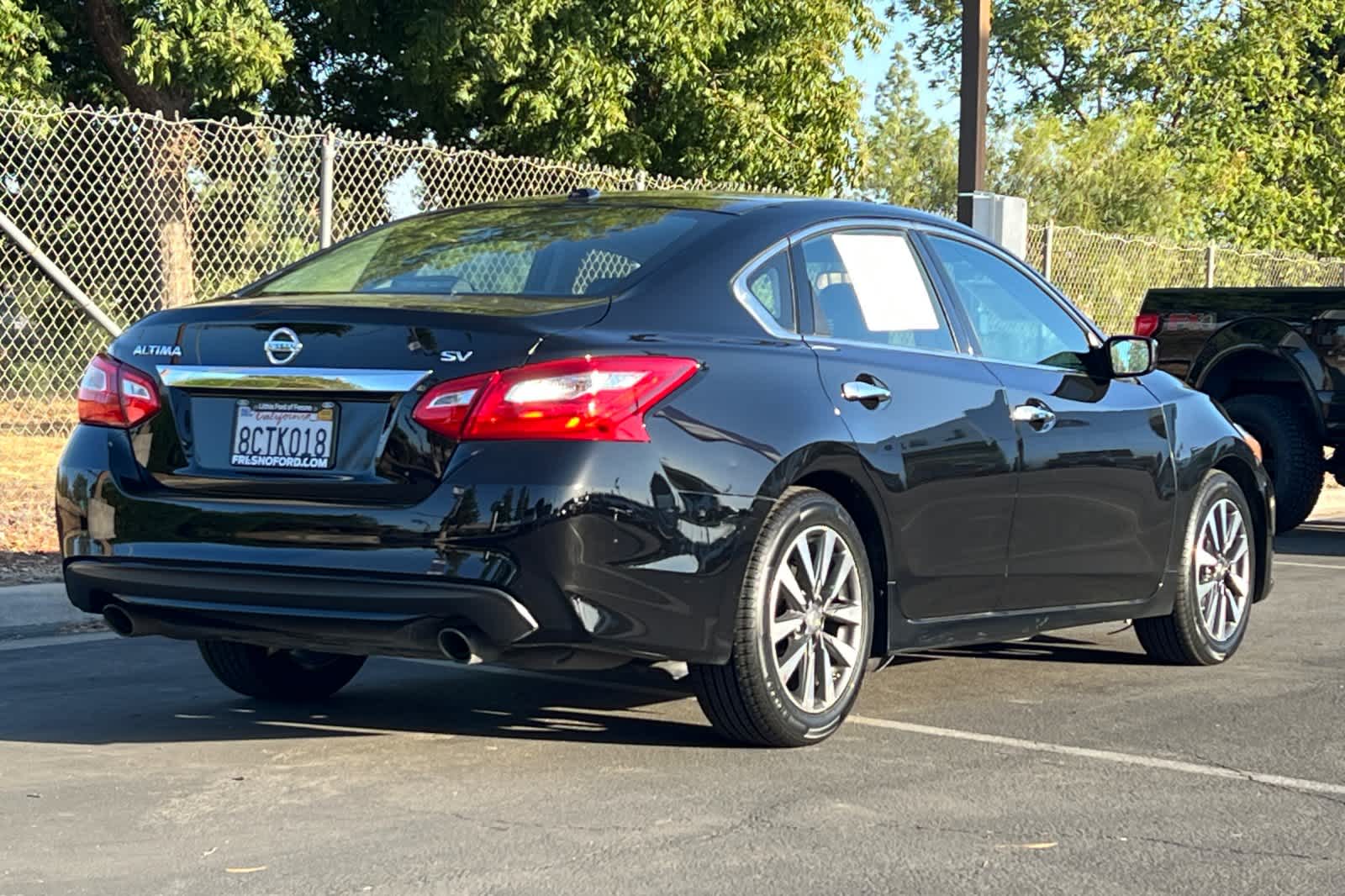 2017 Nissan Altima 2.5 SV photo 2
