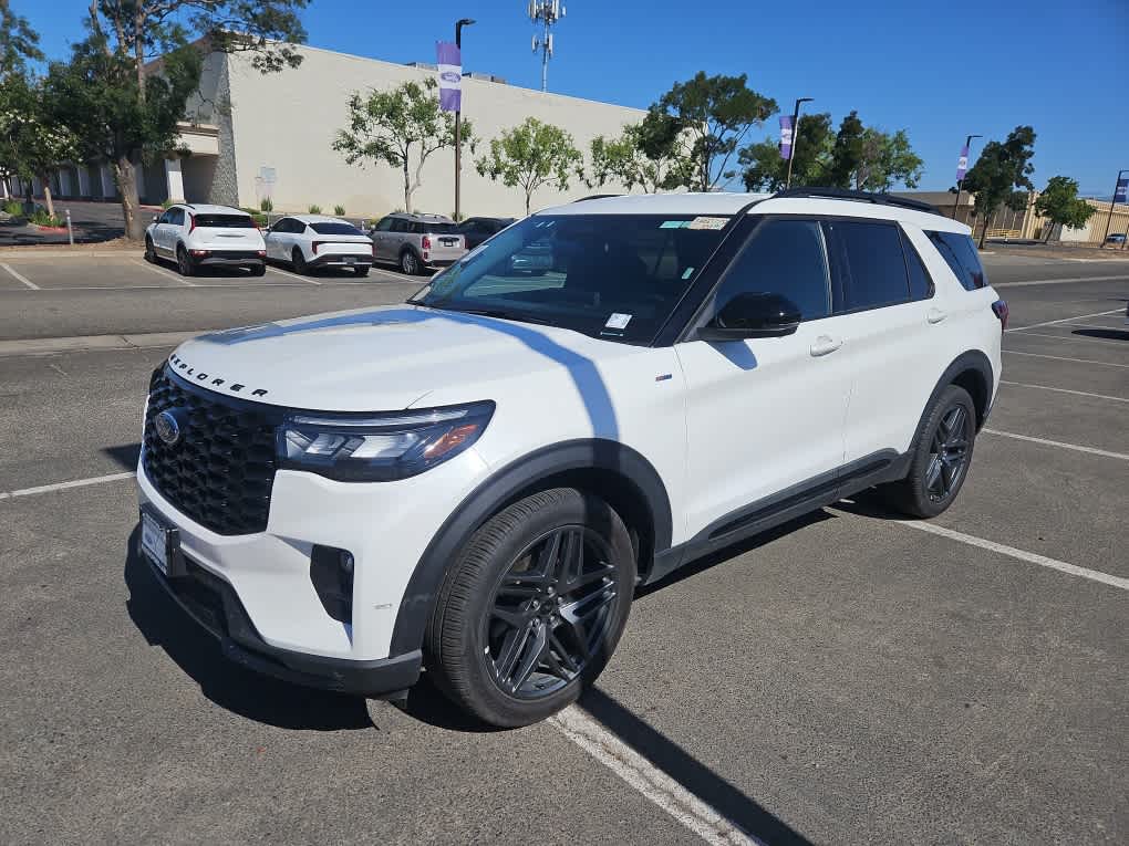 2025 Ford Explorer ST-LINE 4WD (PL535)'s photo