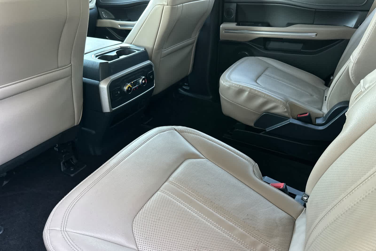 2022 Ford Expedition Limited photo 4