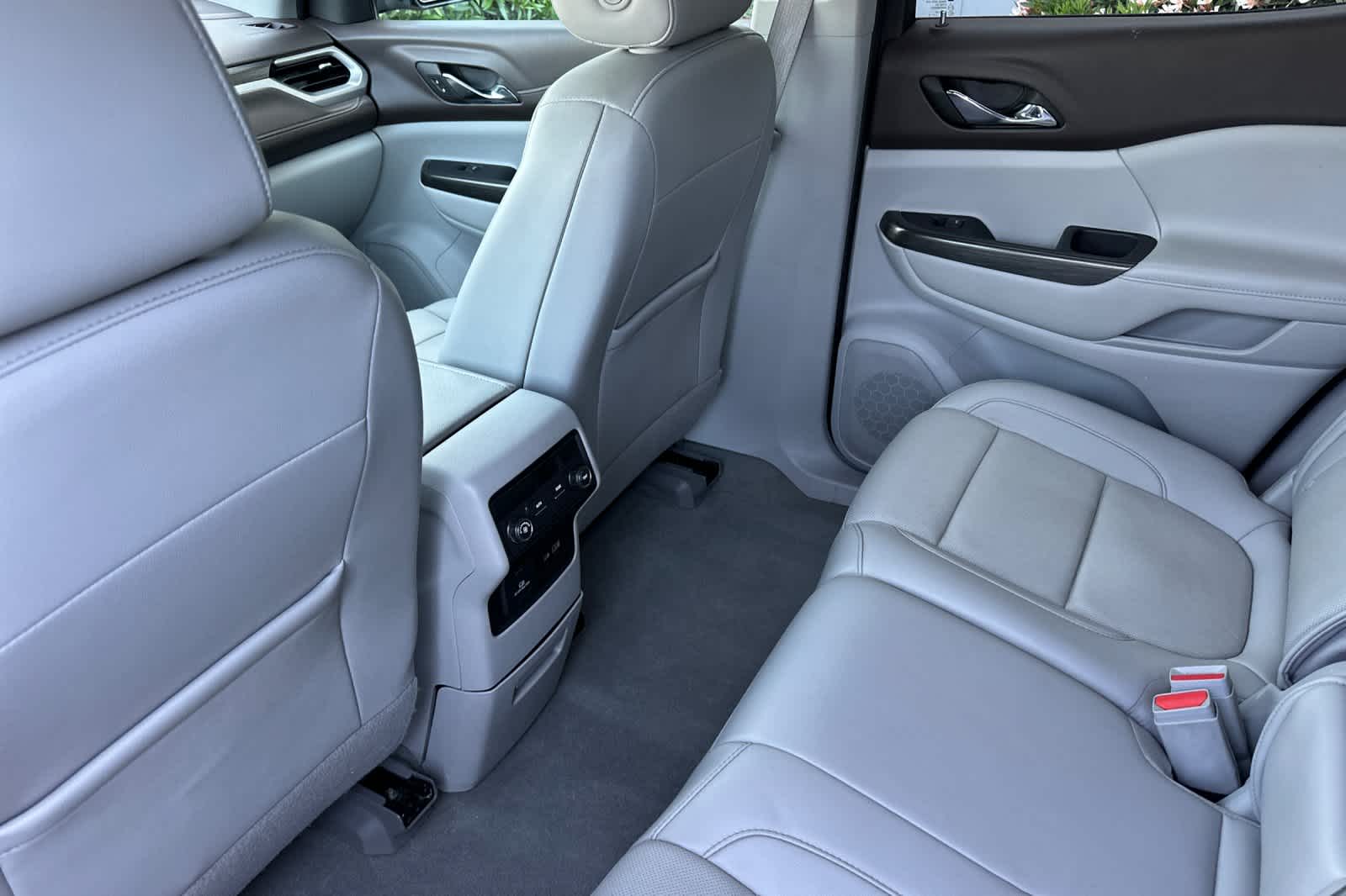 2023 Gmc Acadia SLT photo 4