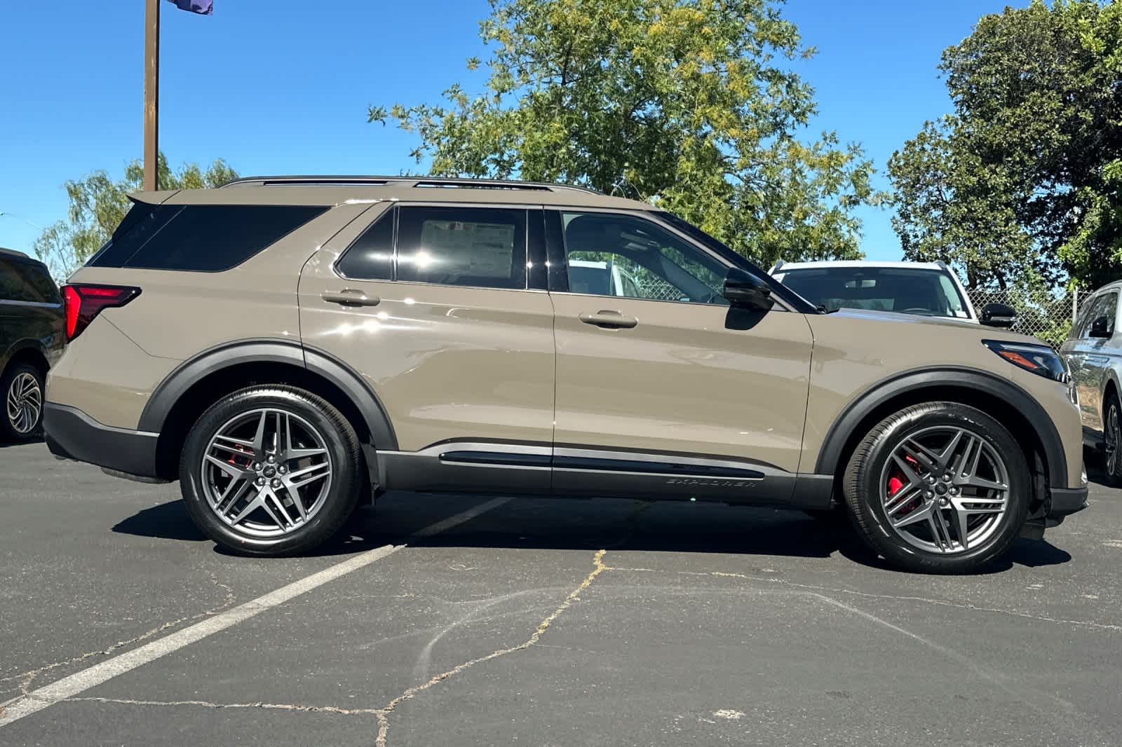 Thumbnail: 2026 Ford Explorer - 8