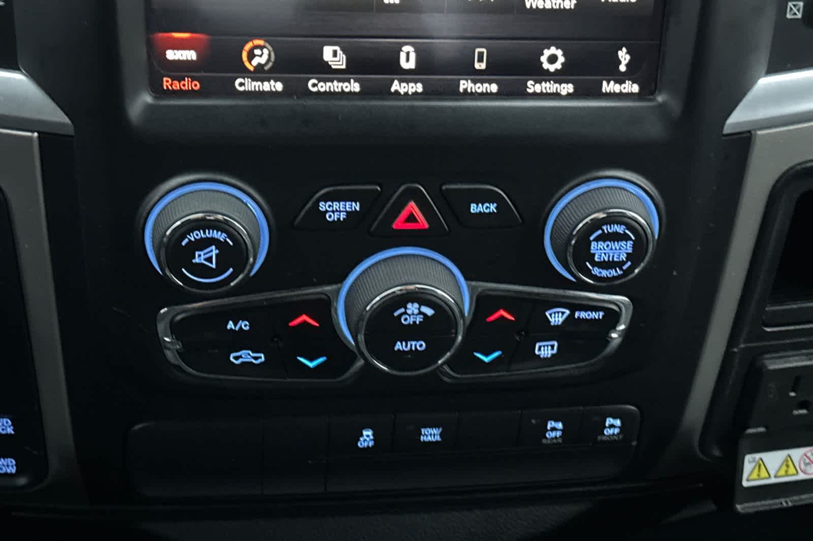 Thumbnail: 2019 RAM 1500 Classic - 19