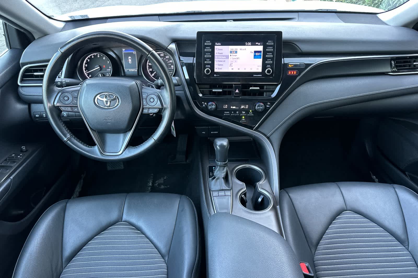2023 Toyota Camry SE photo 3