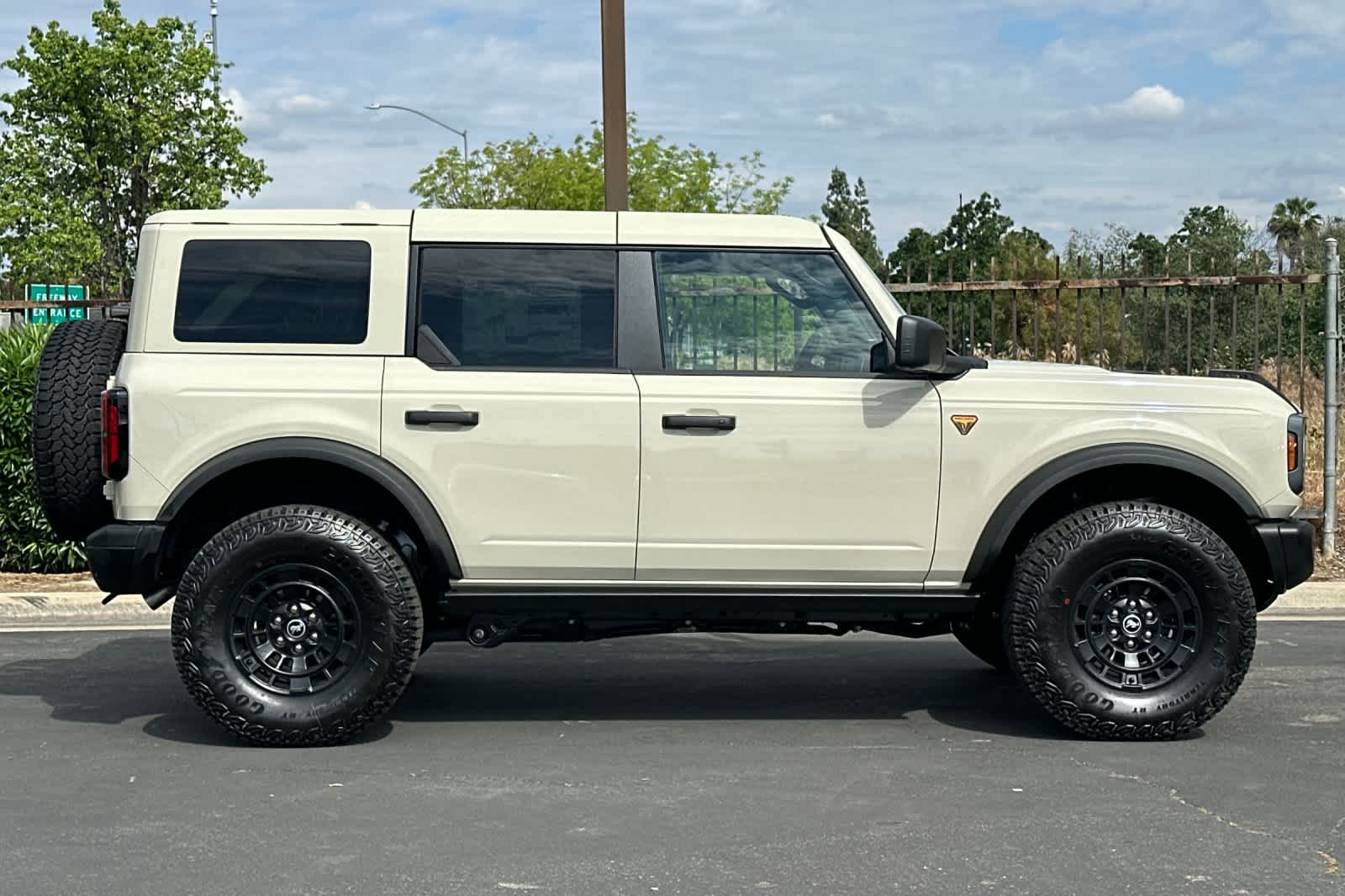 Thumbnail: 2026 Ford Bronco - 8