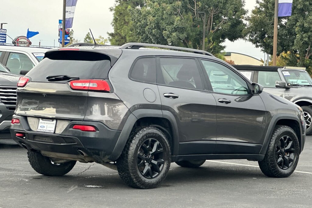 Used 2015 Jeep Cherokee Trailhawk SUV
