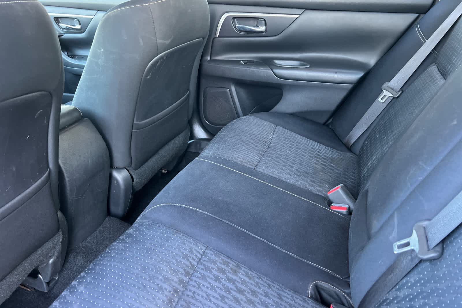 2017 Nissan Altima 2.5 SV photo 4