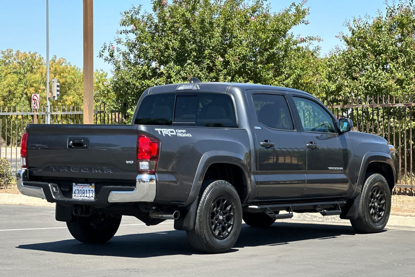 2020 Toyota Tacoma SR5 photo 2