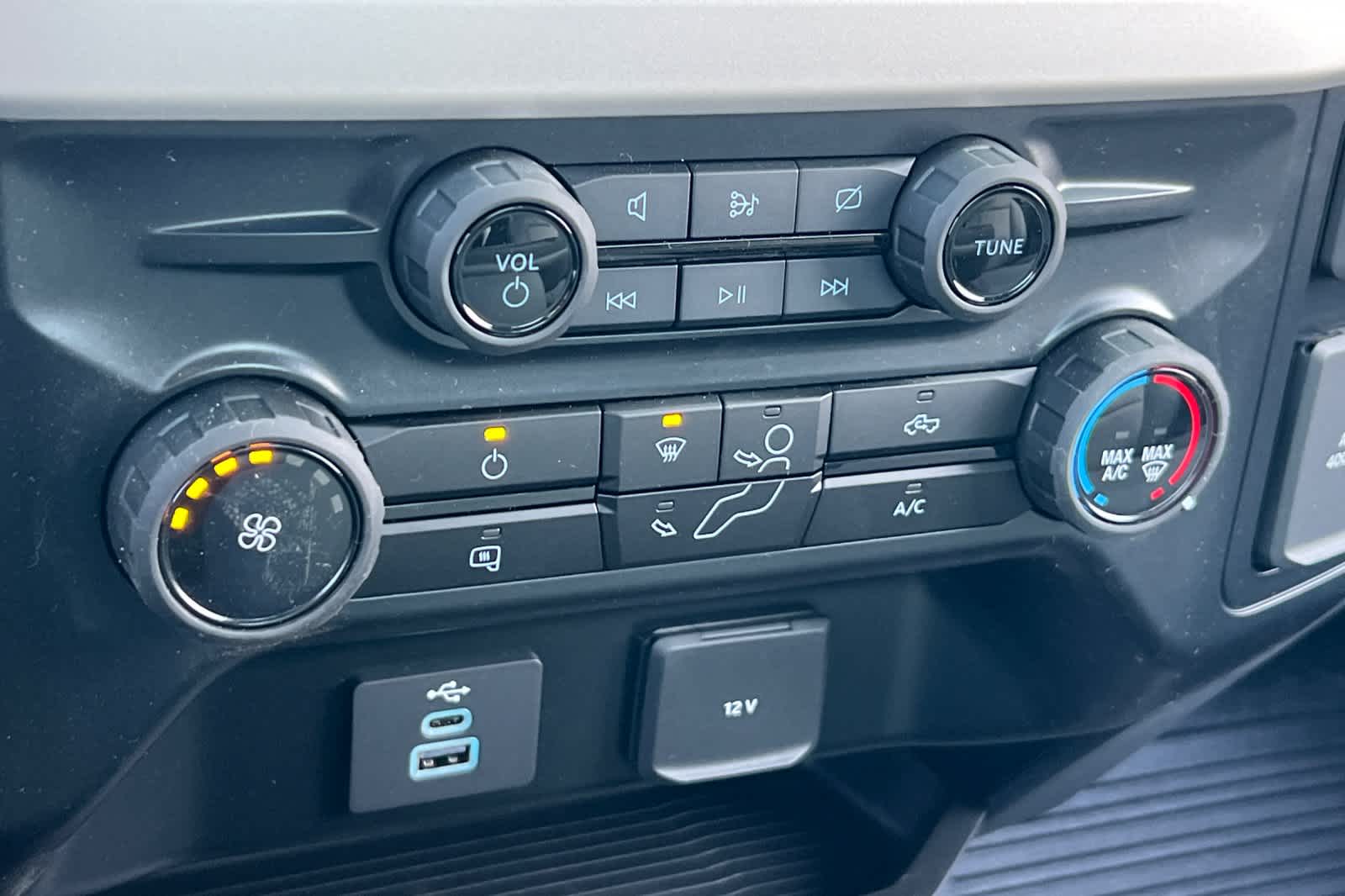 Thumbnail: 2024 Ford Econoline - 21