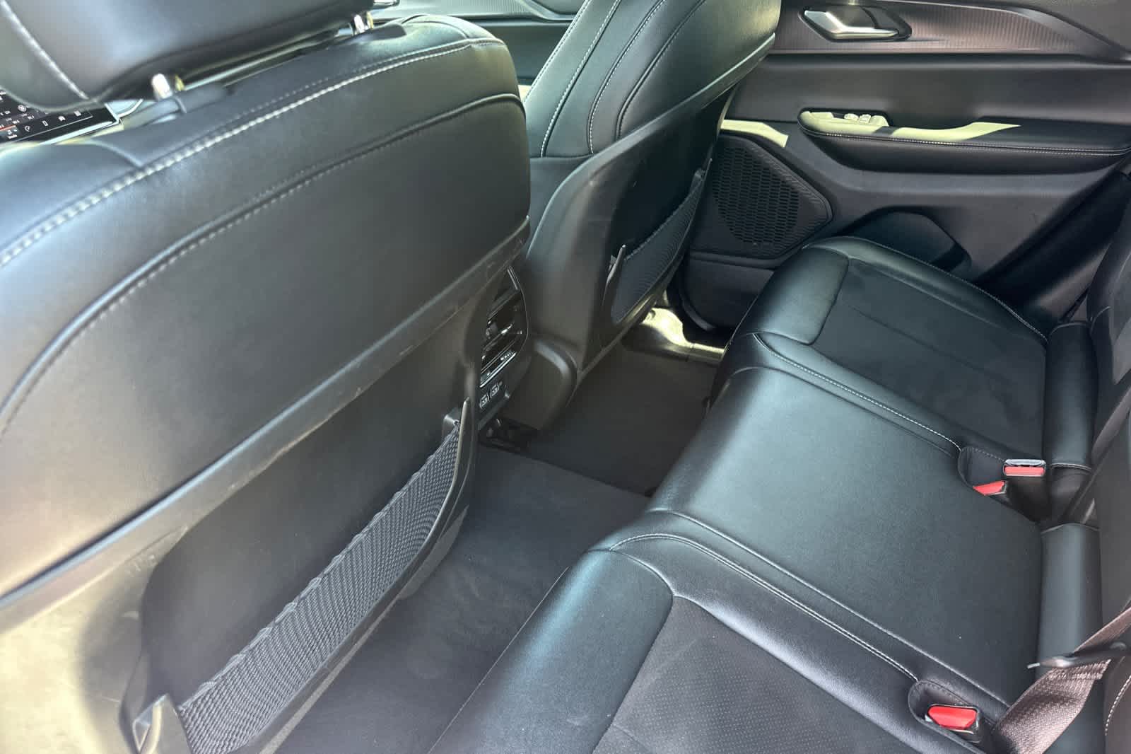 2023 Jeep Grand Cherokee Laredo photo 4