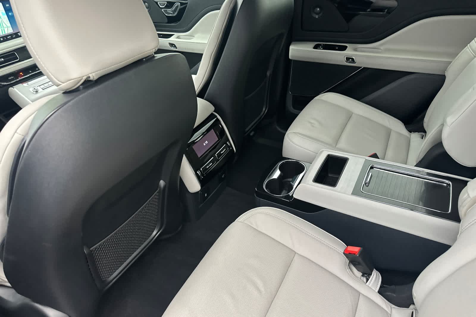 2025 Lincoln Aviator Reserve photo 3