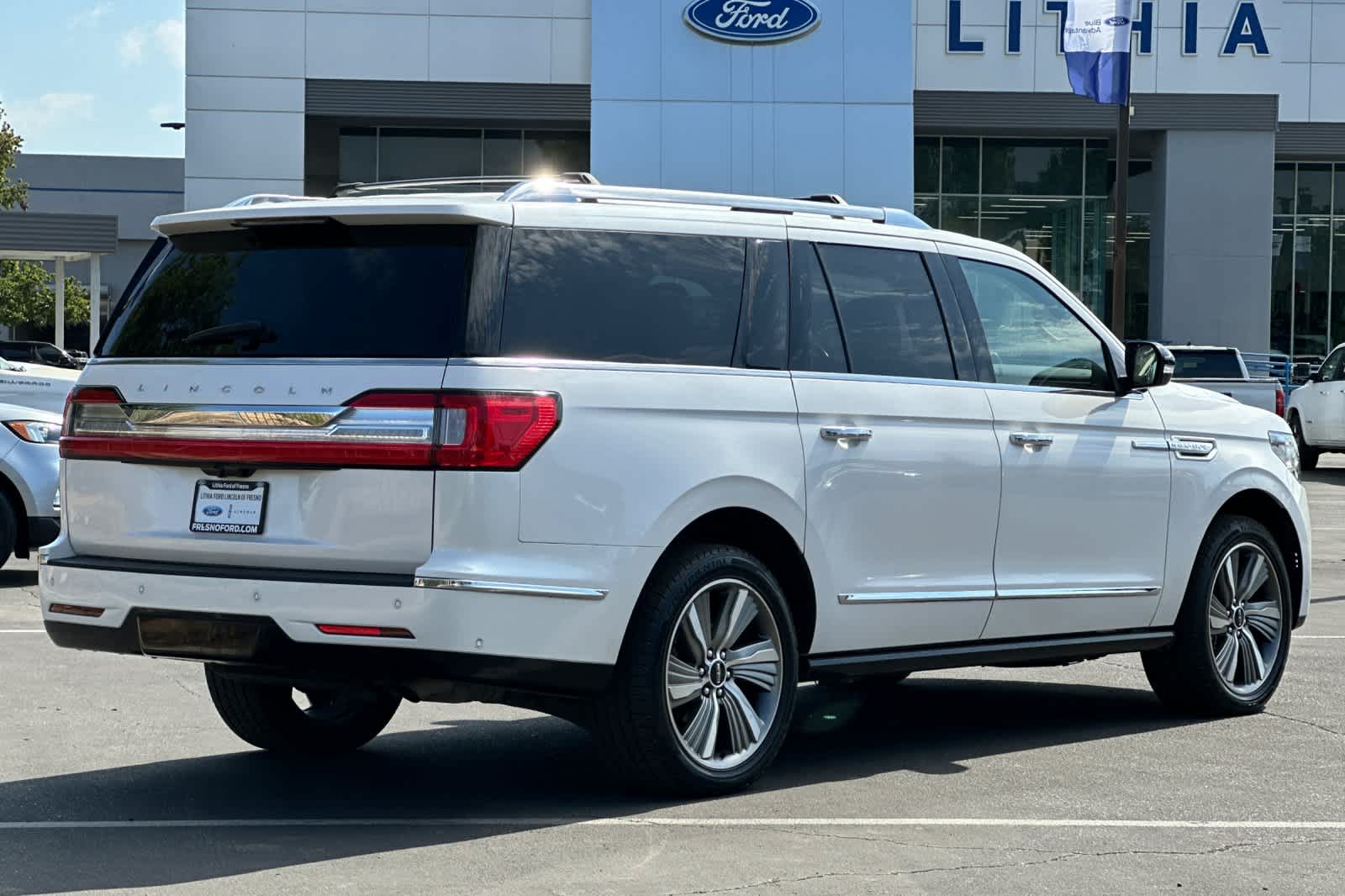 2019 Lincoln Navigator L Reserve photo 2