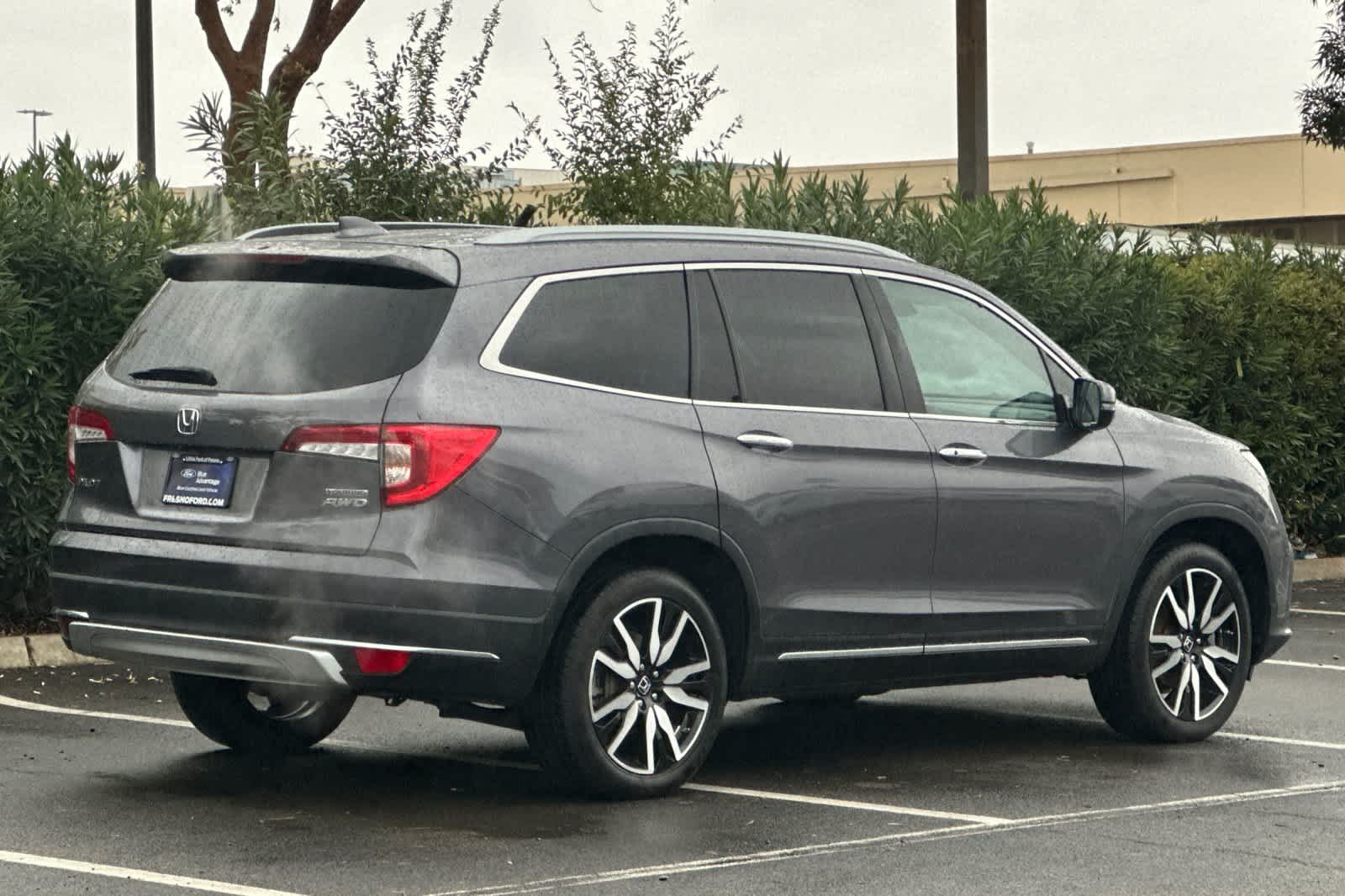 2022 Honda Pilot Touring photo 2